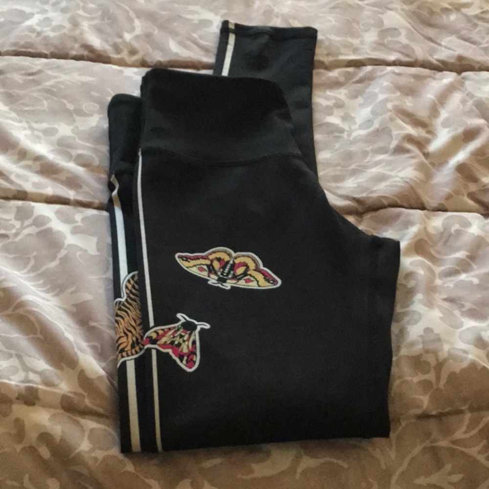 Beautiful leggings, worn once, full length